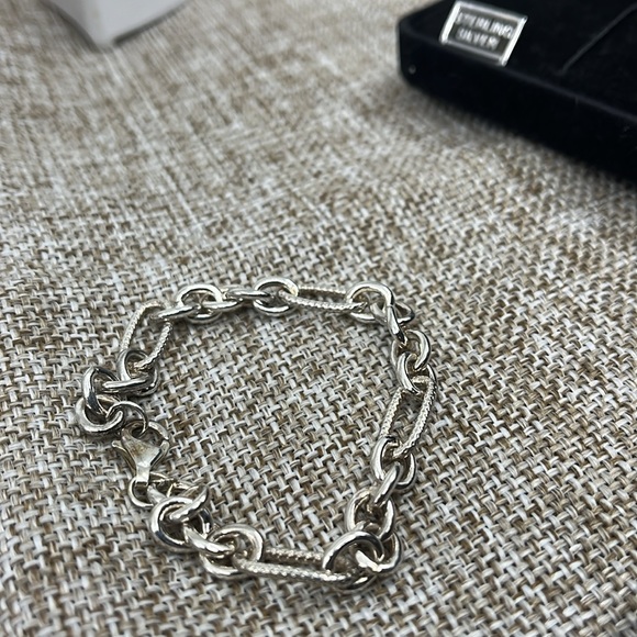 Sterling Silver Figaro Textured Ribbed Cable Chain Link Bracelet - Picture 5 of 11